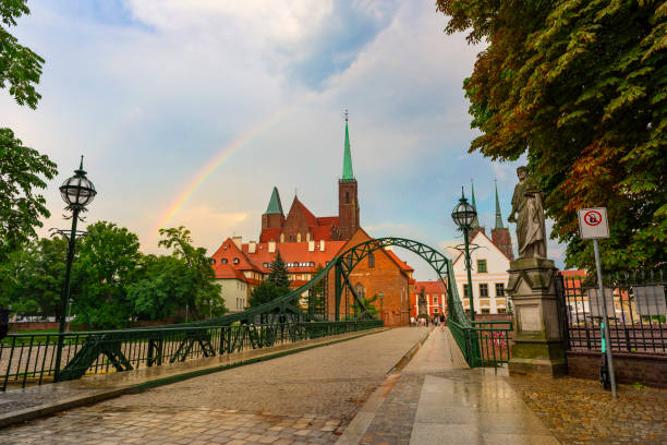 istock Tumsky bridge and rainbow 1797295445