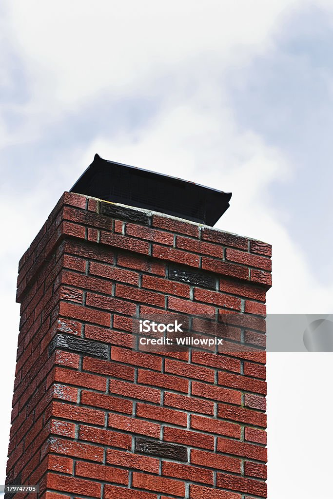 레드 벽돌전 침리, 금속캡 - 로열티 프리 굴뚝 스톡 사진