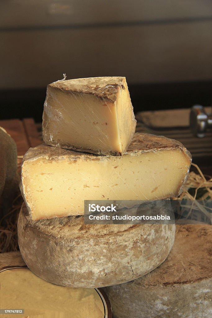 Fromage au marché provençal - Photo de Affaires libre de droits