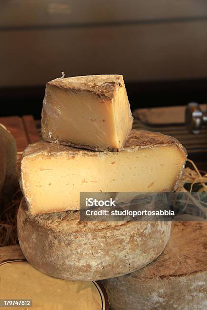 Photo libre de droit de Fromage Au Marché Provençal banque d'images et plus d'images libres de droit de Affaires - Affaires, Aliment, Blanc