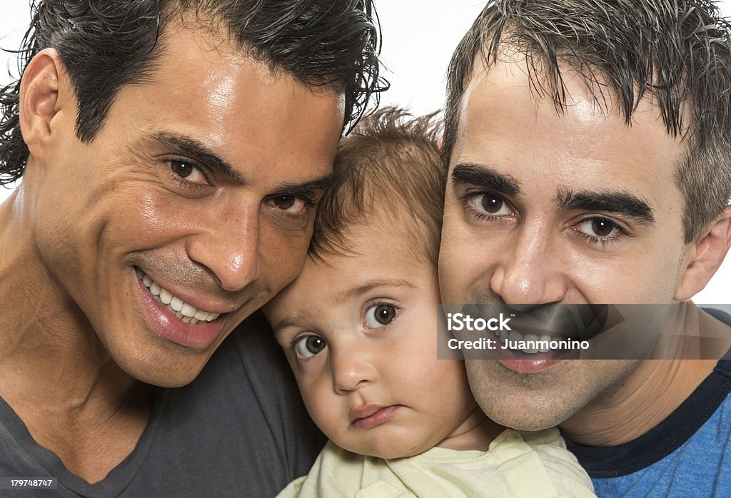 Gay Parents et les enfants - Photo de Couple homosexuel libre de droits