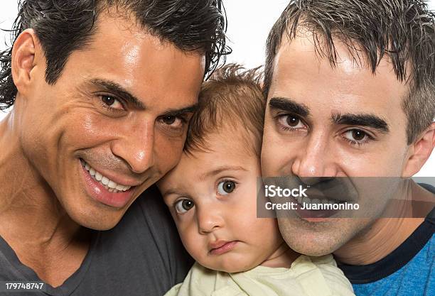 Photo libre de droit de Gay Parents Et Les Enfants banque d'images et plus d'images libres de droit de Couple homosexuel - Couple homosexuel, Famille, Fond blanc