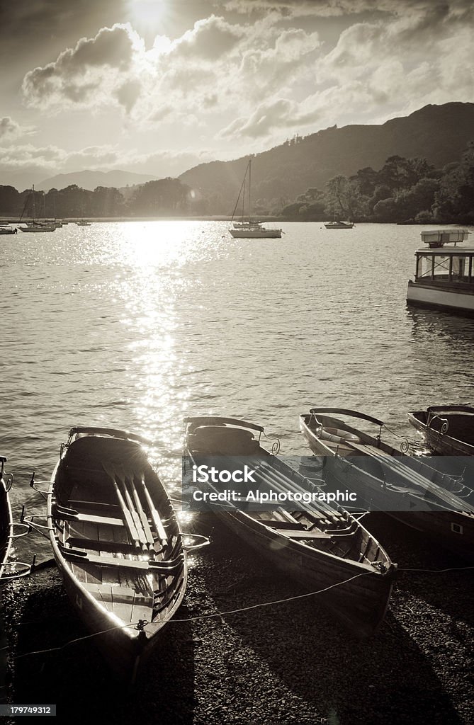 Le imbarcazioni a remi su Ambleside - Foto stock royalty-free di Acqua