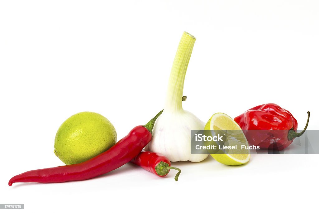 Peperoncino, aglio e limone - Foto stock royalty-free di Aglio - Alliacee