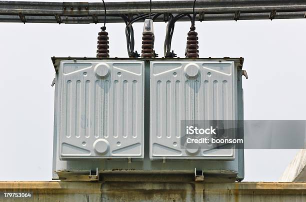 Foto de Transformador Estação Elétrica e mais fotos de stock de Alta Voltagem - Alta Voltagem, Armação de Construção, Aço