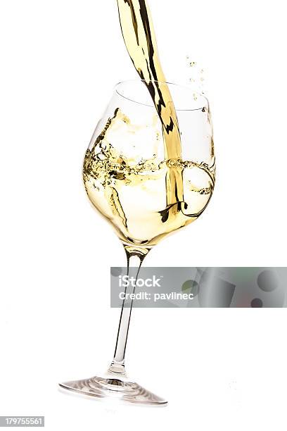 Белое Вино Всплеск — стоковые фотографии и другие картинки Белое вино - Белое вино, Наливать, Стеклянная посуда