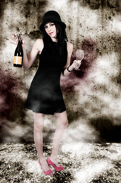 mulher com vinho - alcolholism imagens e fotografias de stock