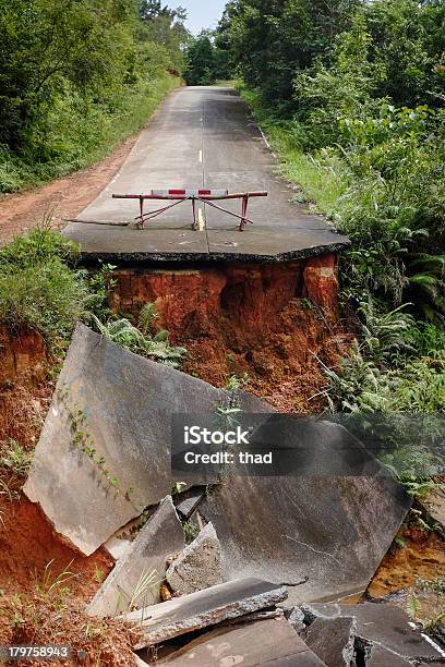 Foto de Recolhido Road e mais fotos de stock de Acidente em mina - Acidente em mina, Arruinado, Barricada - Estrada