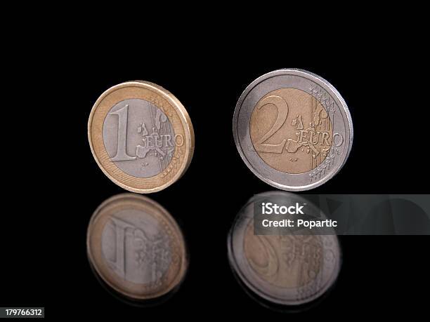 Monedas De Euro Foto de stock y más banco de imágenes de Ahorros - Ahorros, Color plateado, Conceptos