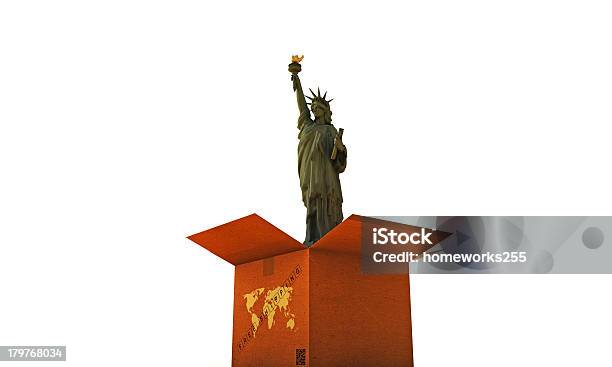 Caja De Cartón Con La Estatua De La Libertad Foto de stock y más banco de imágenes de Abierto - Abierto, Blanco - Color, Caja