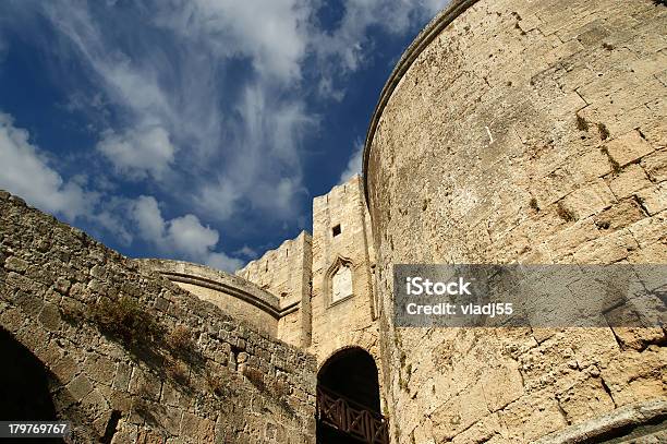 Mittelalterlichen Stadtmauern In Der Stadt Rhodos Griechenland Stockfoto und mehr Bilder von Altstadt