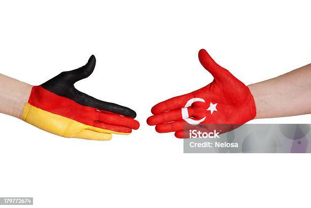 Handshake Zwischen Deutschland Und Der Türkei Stockfoto und mehr Bilder von Abmachung - Abmachung, Auswanderung und Einwanderung, Bekommen