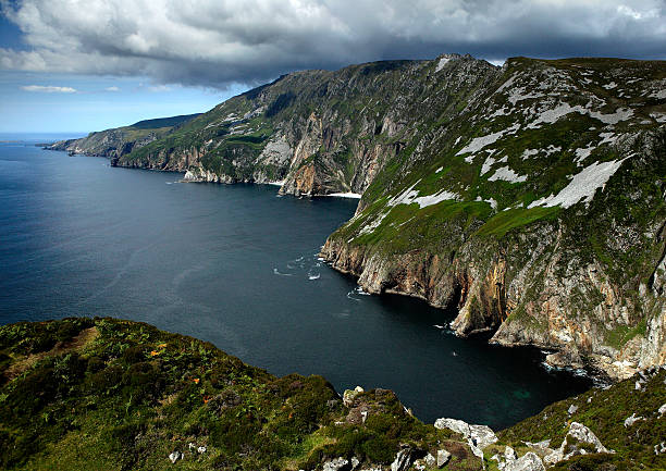 скалы slieve в графство донегол, ирландия - republic of ireland cliffs of moher landscape cliff стоковые фото и изображения