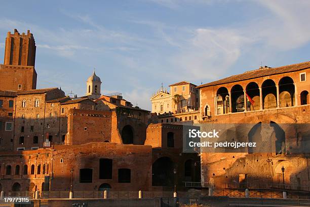 Foto de Trajans Forum Ao Anoitecer e mais fotos de stock de Antigo - Antigo, Arcaico, Arquitetura