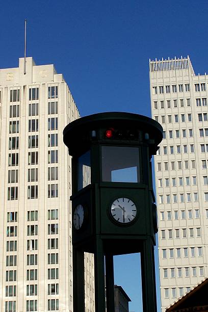 moderno trafficlight - berlin germany architecture stoplight contemporary foto e immagini stock