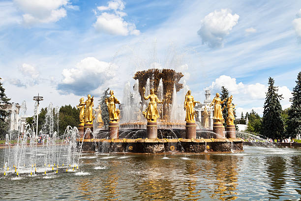 噴水の友情の国では、モスクワで vvc - vdnk ストックフォトと画像