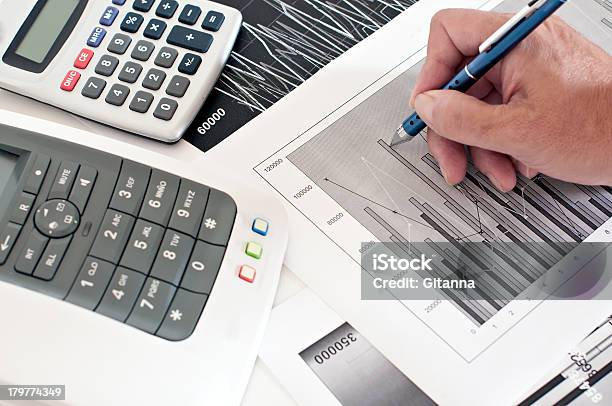 Foto de Estudo De Oportunidades Económicas e mais fotos de stock de Calculadora - Calculadora, Crescimento, Dados