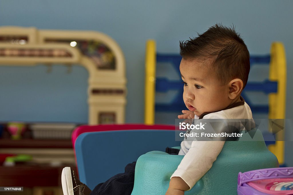 Baby boy primeiro corte de cabelo - Foto de stock de Salão de Cabeleireiro royalty-free