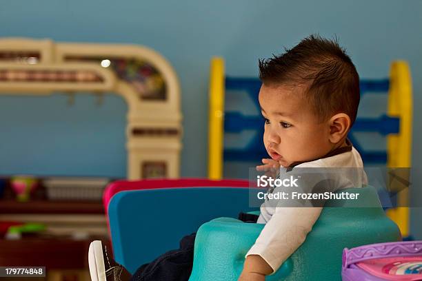 Foto de Baby Boy Primeiro Corte De Cabelo e mais fotos de stock de Salão de Cabeleireiro - Salão de Cabeleireiro, 12-17 meses, Acontecimentos da Vida