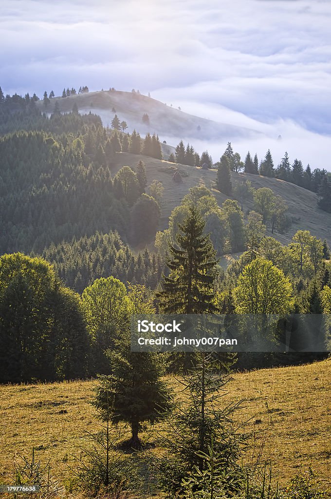 Paisaje de montaña - Foto de stock de Aire libre libre de derechos