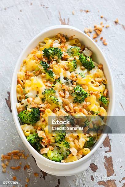 Pasta E Broccoli Al Forno - Fotografie stock e altre immagini di Alimentazione sana - Alimentazione sana, Broccolo, Cavolo