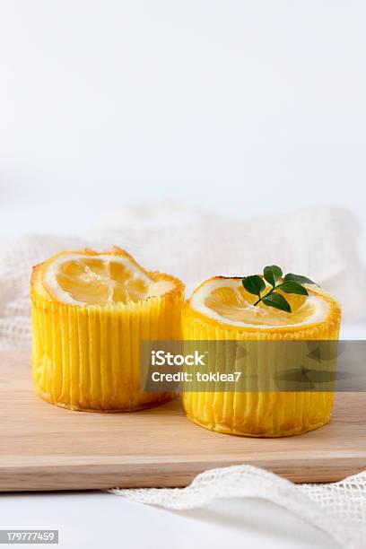 Bollos De Limón Con Espacio De Copia Foto de stock y más banco de imágenes de Al horno - Al horno, Alimento, Amarillo - Color