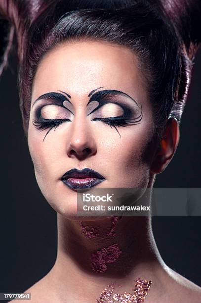 Das Mädchen Mit Fancy Makeup Stockfoto und mehr Bilder von Attraktive Frau - Attraktive Frau, Auge, Außerirdischer