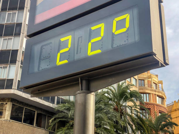 istock 22 degrees celsius in the city 1797840306
