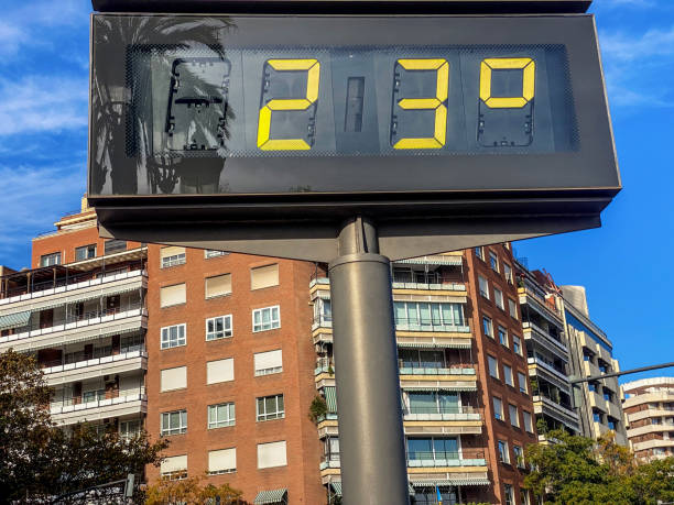 istock 23 degrees celsius in the city 1797841850