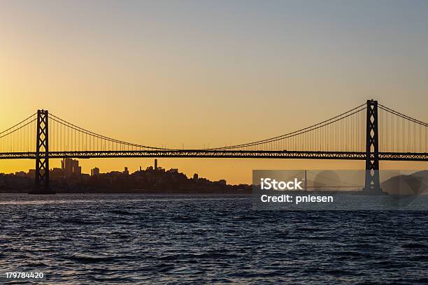Foto de Baía De São Francisco E Da Ponte Golden Gate No Pôrdosol e mais fotos de stock de Arquitetura