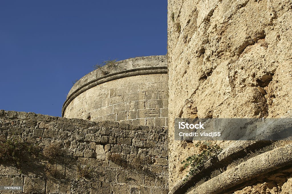 Средневековый город стены в Город Родос, Греция - Стоковые фото Архитектура роялти-фри