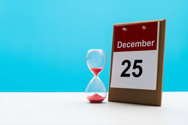 December 25 calendar and hourglass on the table.