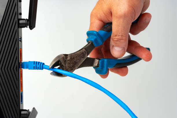 istock Cutting pliers cut electric cable close up 1798053042
