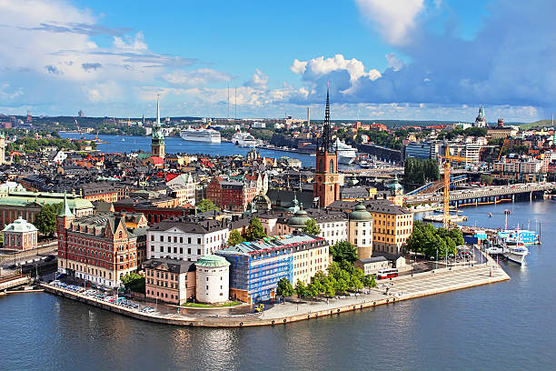 panorama de la vieille ville de stockholm, suède - stadsholmen photos et images de collection