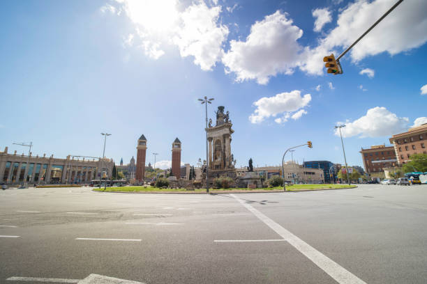 car traffic around plaza de espana, the spanish square in barcelona, spain. - plaza de espana barcelona street catalonia ストックフォトと画像