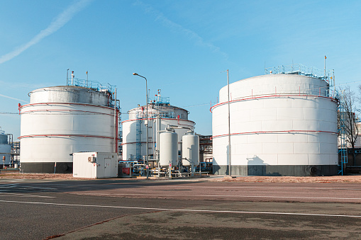 Big petrochemical tanks with recuperation technology