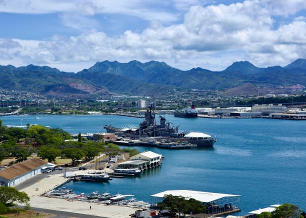 schlachtschiff-reihe - mahnmal uss arizona stock-fotos und bilder