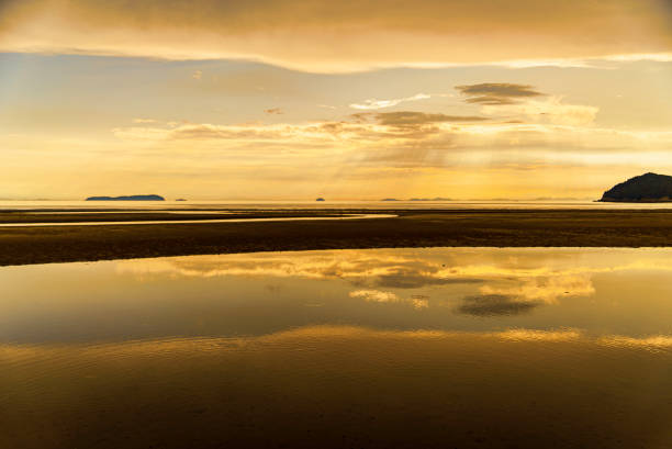 Chichibugahama is a kilometer-long beach in Mitoyo, Kagawa.