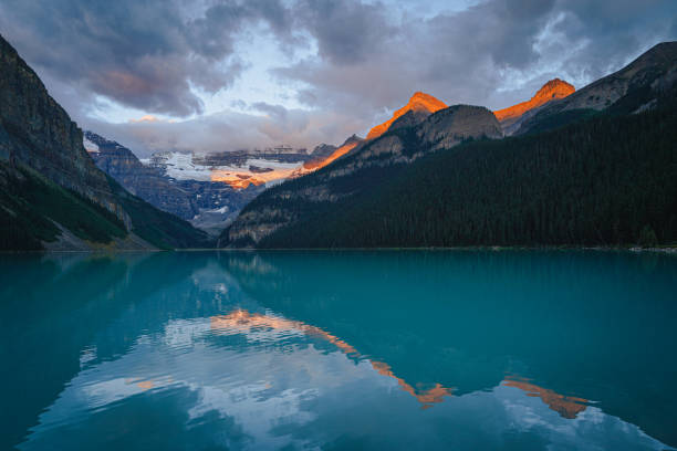 istock Lake Louis at sunrise 1798661652
