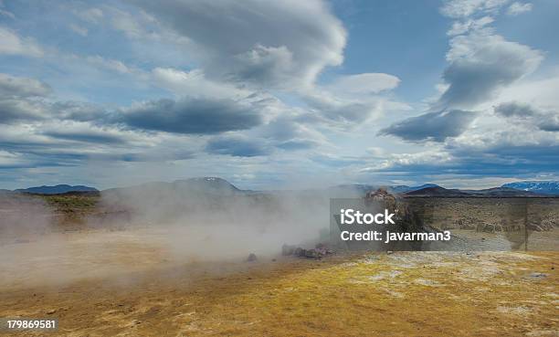 Hverarondor Hverir Hot Springs Islandia Foto de stock y más banco de imágenes de Agujero - Agujero, Aire libre, Azufre