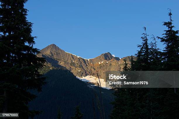 Foto de North Cascades Nascer Do Sol e mais fotos de stock de Parque Nacional de North Cascades - Parque Nacional de North Cascades, Animal selvagem, Condado de Okanogan