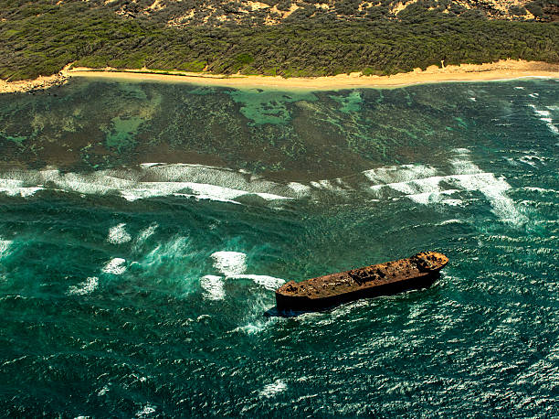 shipwreck, lanai, hawaï - lanai photos et images de collection