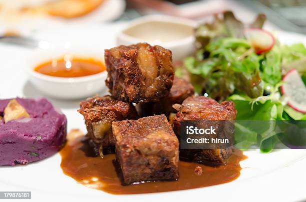 Cerdo Asado Foto de stock y más banco de imágenes de Alimento - Alimento, Alimentos cocinados, Carne