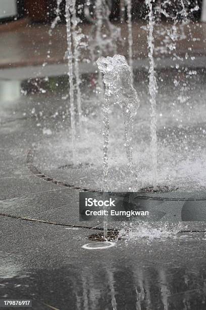 Fontana - Fotografie stock e altre immagini di Acqua - Acqua, Ambientazione tranquilla, Blu