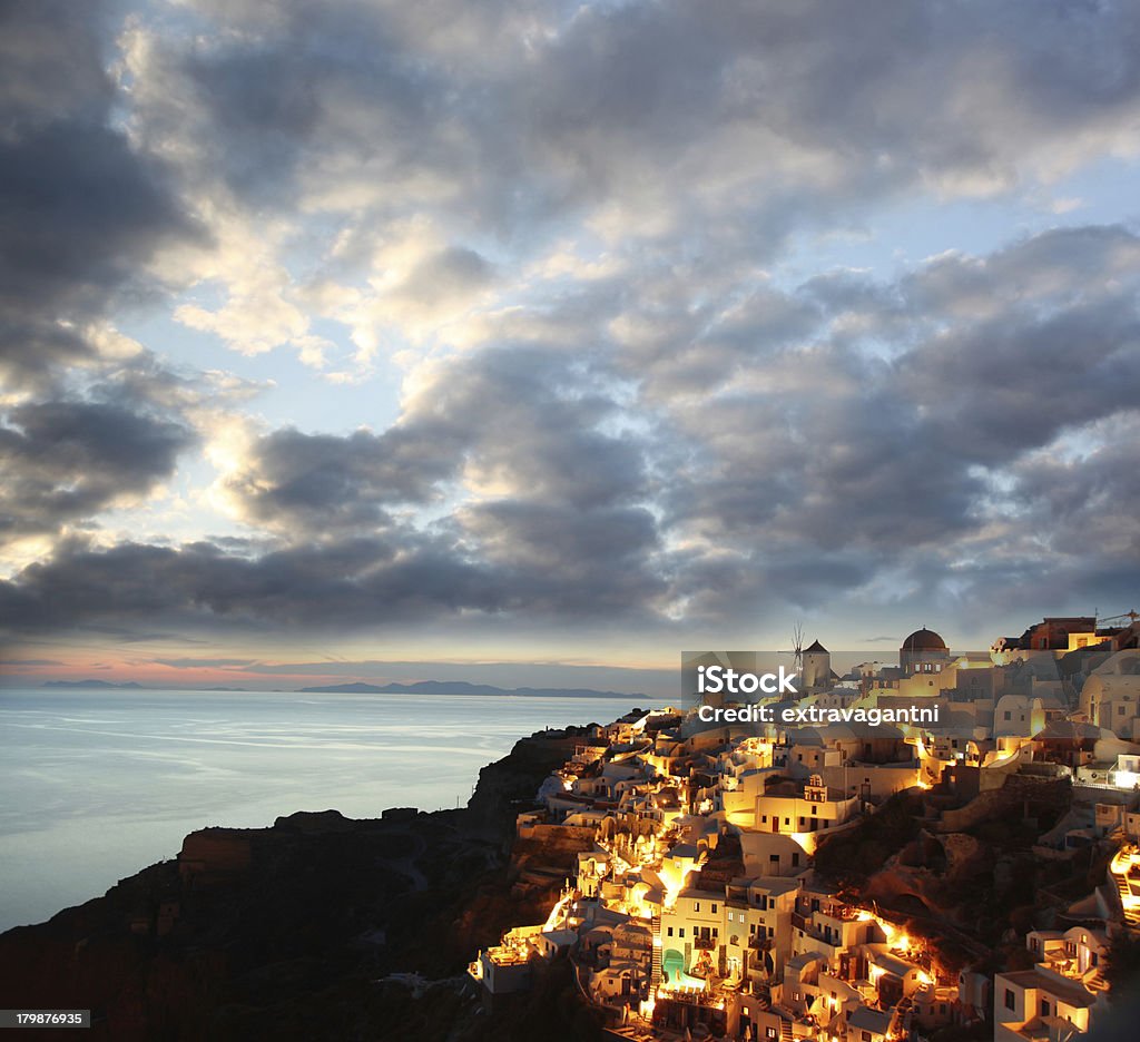 Ilha de Santorini com famoso Oia Aldeia na Grécia - Royalty-free Ajardinado Foto de stock