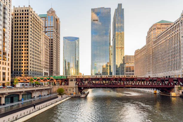 istock Elevate train crossing a bridge spanning Chicago river at sunset 1798778924