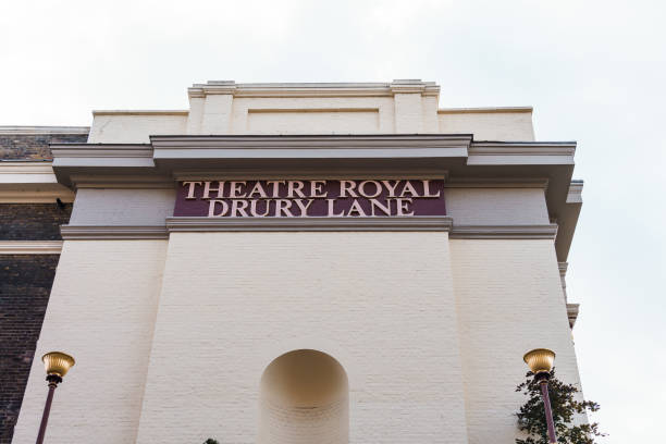 theatre royal drury lane in the west end of london - drury lane imagens e fotografias de stock