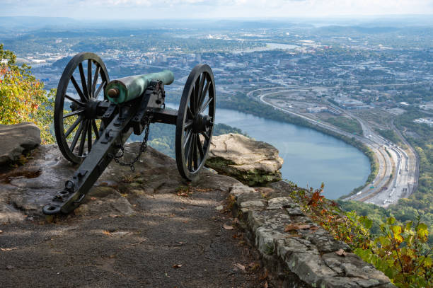 istock 12-Pound Napoleon Cannon at Lookout Mountain 1798957535