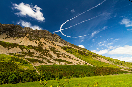 Contrails, Condensation Trails, or Vapour Trails, by mountain, crossing to look like a trident