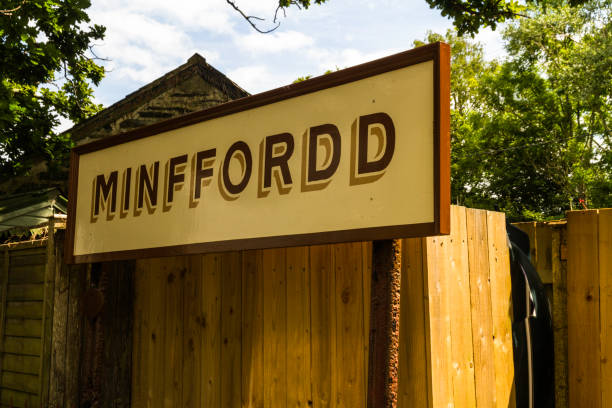 señal de la estación de tren de minfford en el ferrocarril ffestiniog. - ffestiniog railway fotografías e imágenes de stock